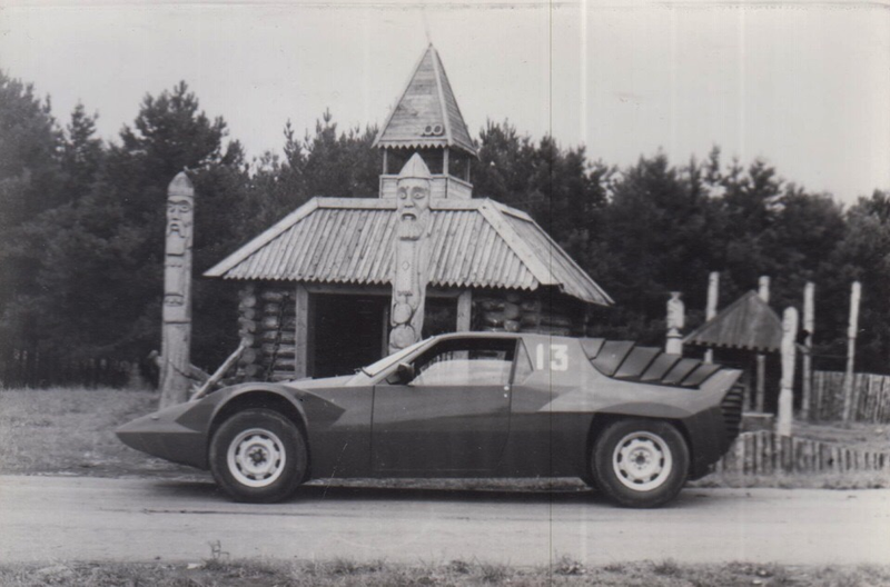 Illustration for article titled Collecting the Bizarre Homemade Cars of Russia's Soviet Past